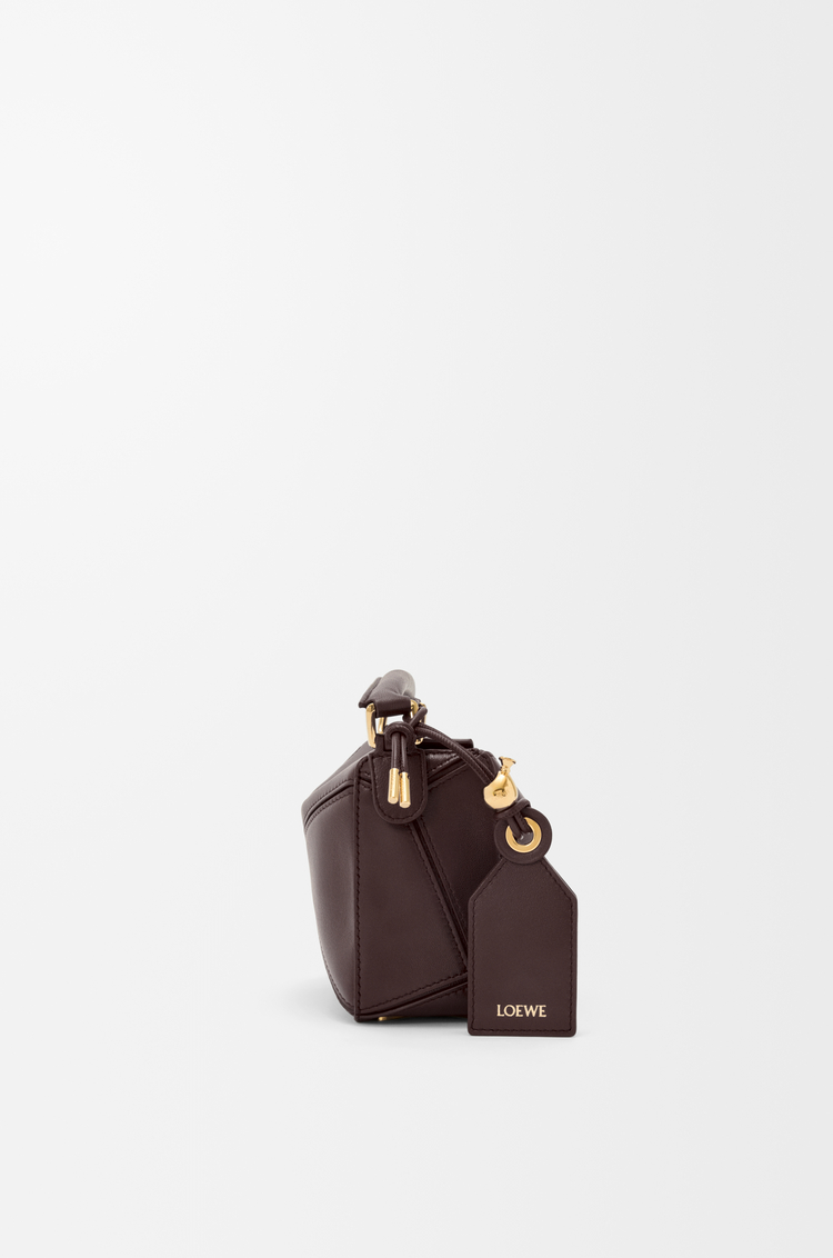 LOEWE Bolso Featherlight Puzzle mini en piel napa de cordero Brownie Oscuro