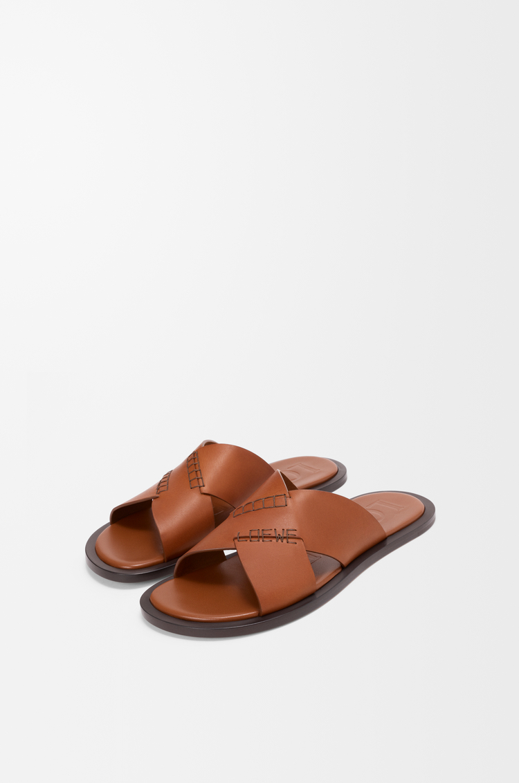LOEWE Sandalia cruzada Flex en piel de ternera de curtido vegetal Marrón Claro