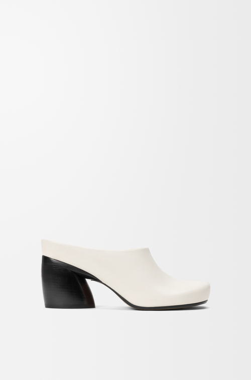 LOEWE Oval Mule en piel de cordero Blanco