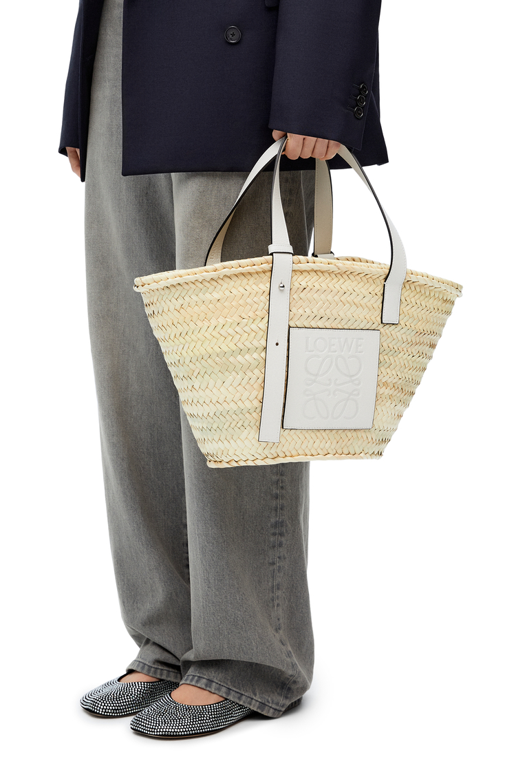 LOEWE Basket bag in raffia and calfskin Natural/White