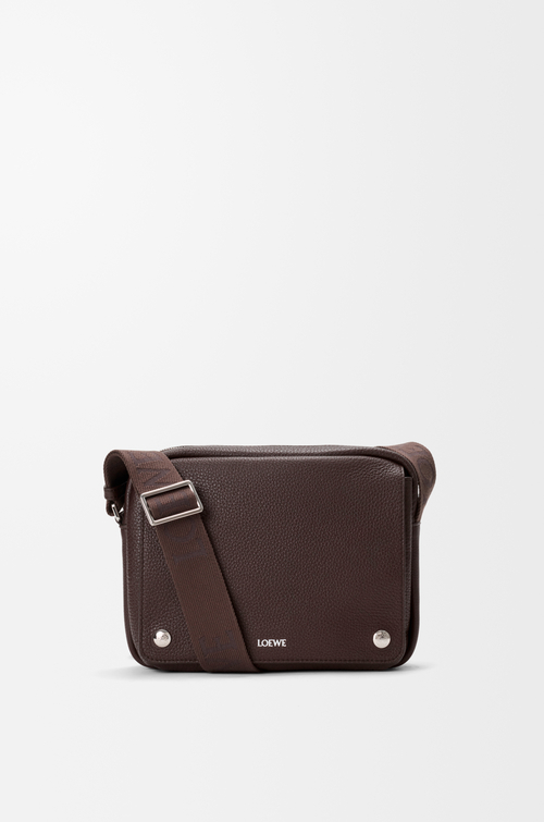 LOEWE 中号柔软粒面牛皮革 Pebble 邮差包 巧克力色