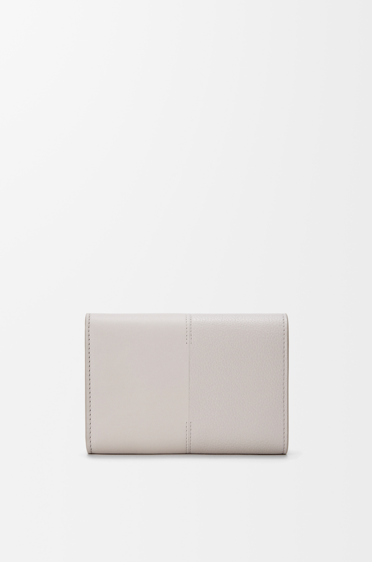 LOEWE Cartera vertical pequeña en piel de ternera lisa y graneada Gris Claro