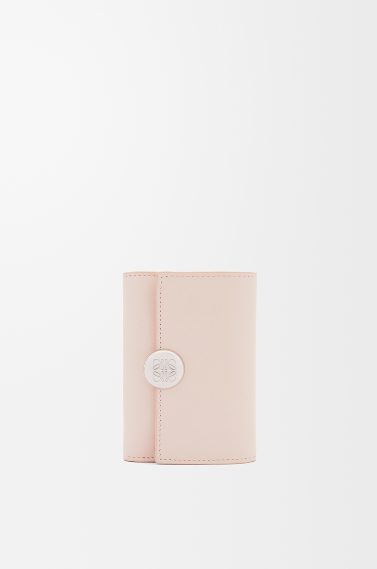 LOEWE 亮面納帕小牛皮 Pebble 小型直式錢包 滑石色
