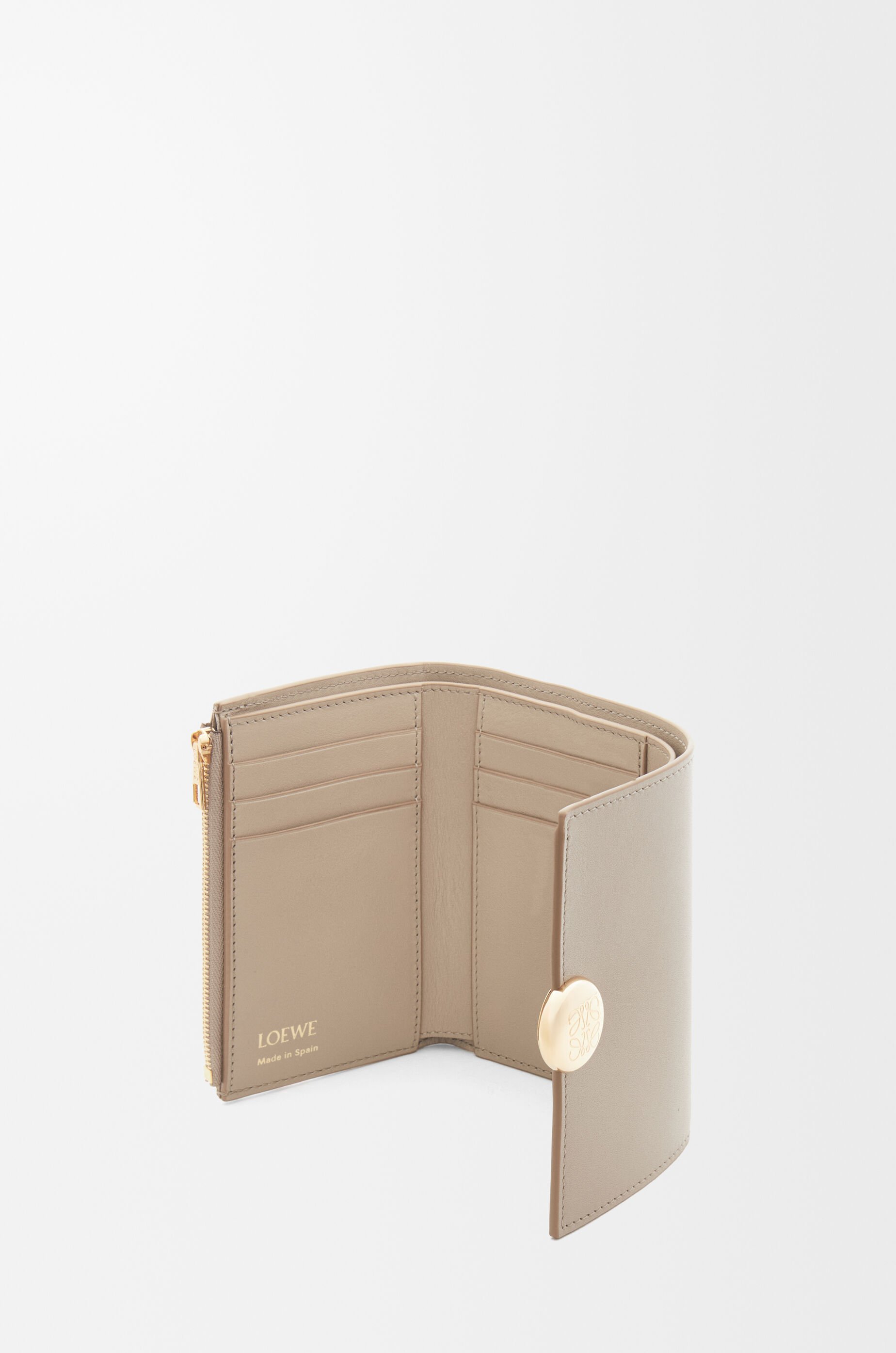 すぐ届く！LOEWE ペブル スモール バーティカル ウォレット