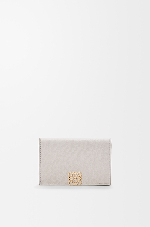 LOEWE Tarjetero Anagram en piel de ternera graneada Gris Claro