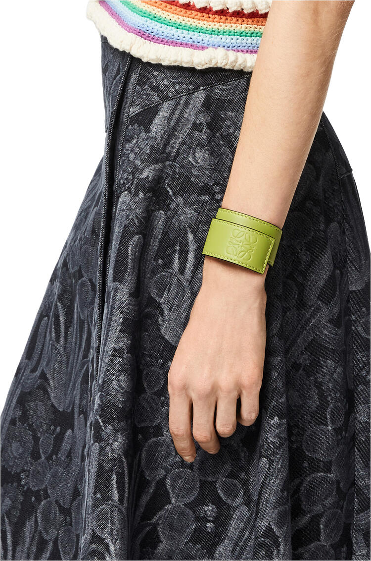 LOEWE Small slap bracelet in calfskin Meadow Green