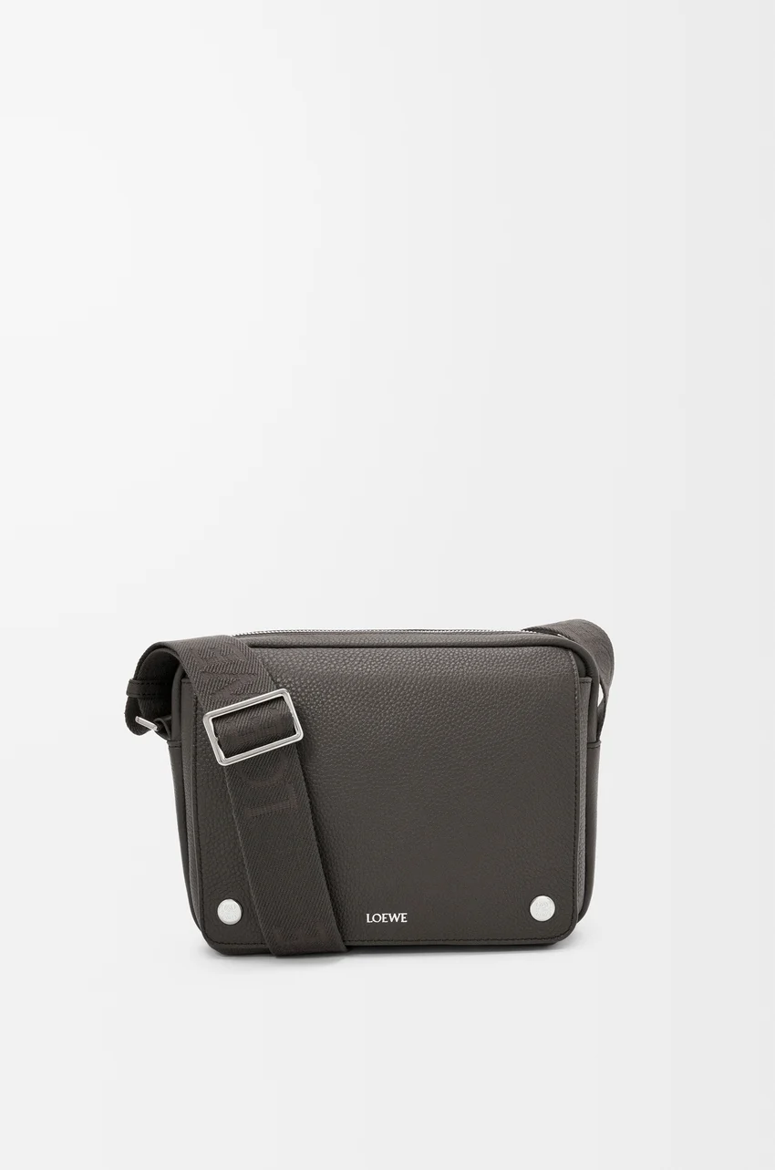 Medium Pebble messenger bag in supple grained calfskin