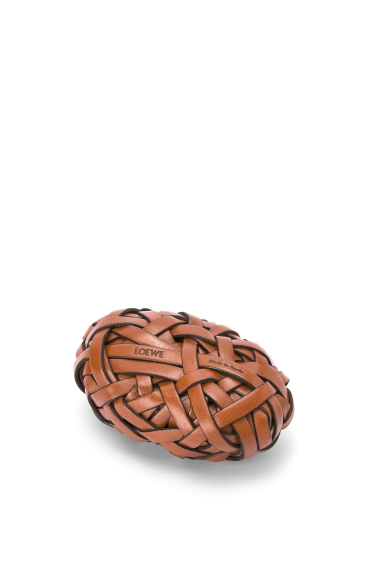 LOEWE Presse-papier Nest en pierre et cuir de veau tressé TAN