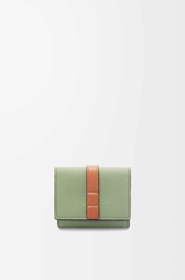 LOEWE 柔软粒面牛皮革三折钱包 迷迭香绿色/焦糖棕