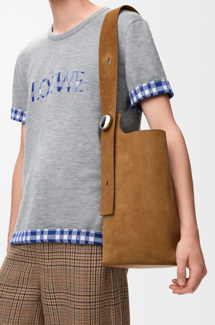 LOEWE Large Pebble bucket bag in suede calfskin Tobacco