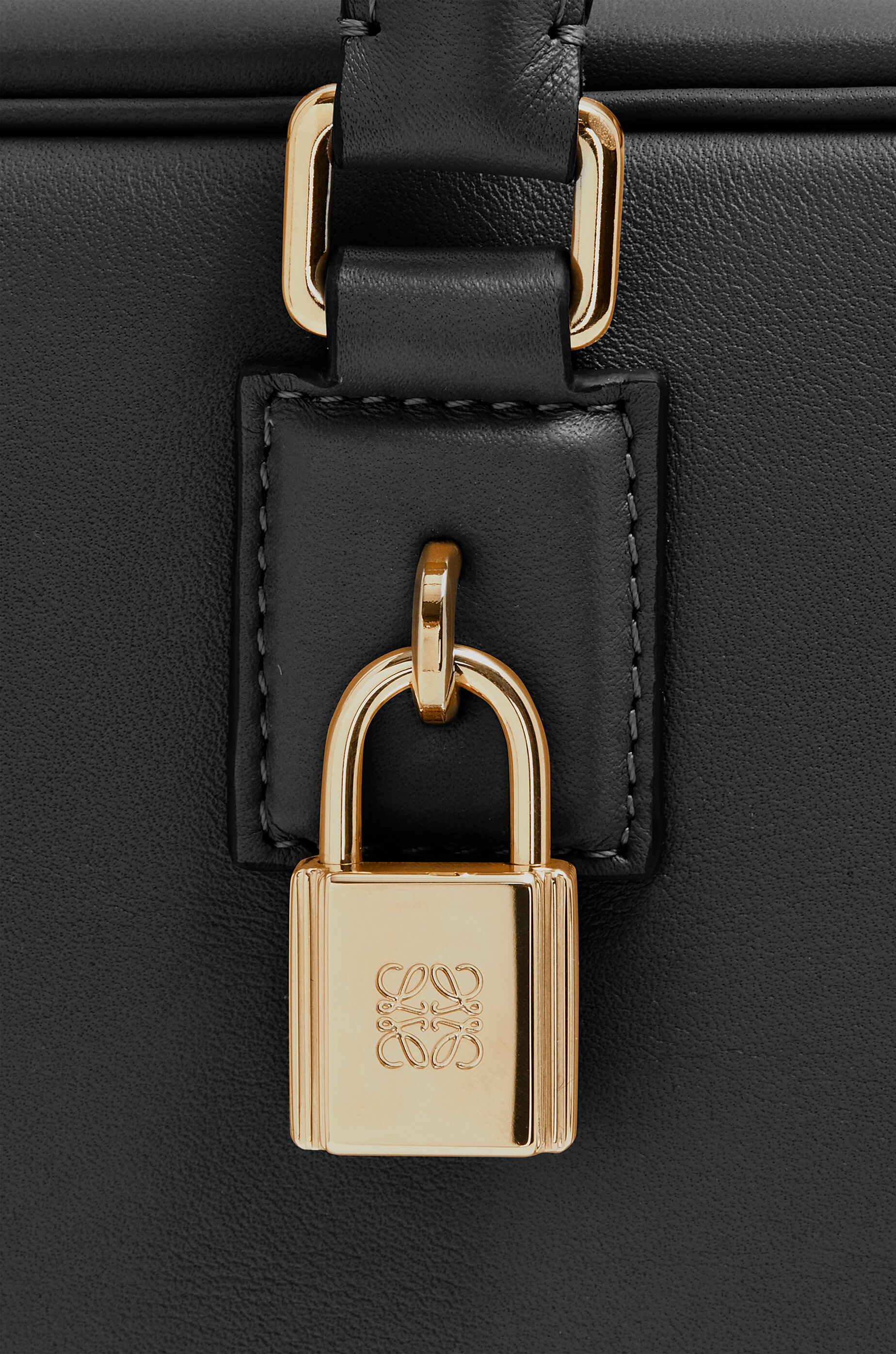 LOE AMAZONA 19 BAG IN BLACK NAPPA CALFSKIN