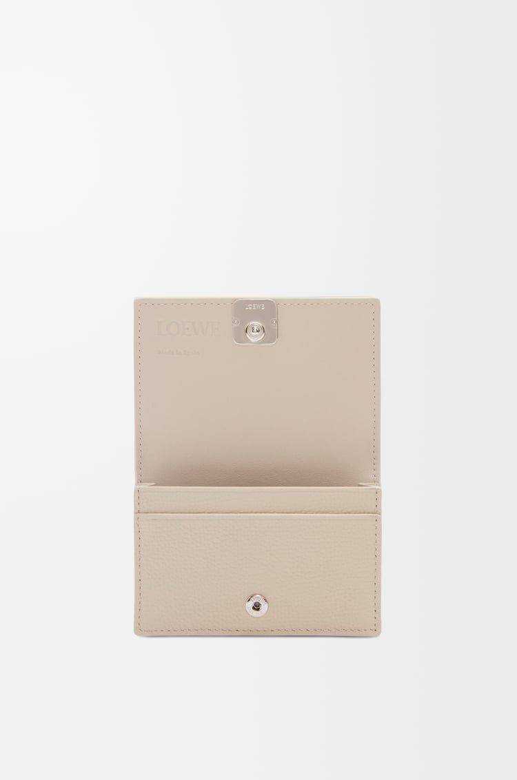 LOEWE アナグラム ビジネスカードホルダー（ペブルグレインカーフ） ライトゴースト