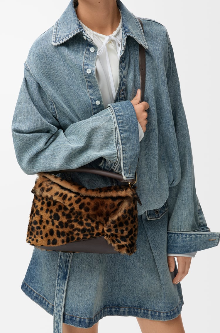 LOEWE Bolso Puzzle Edge pequeño en lana de oveja estampada Beige/Marrón