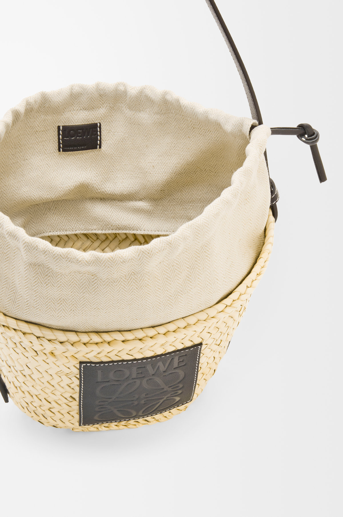Drawstring bucket in palm leaf and calfskin Natural/Black - LOEWE