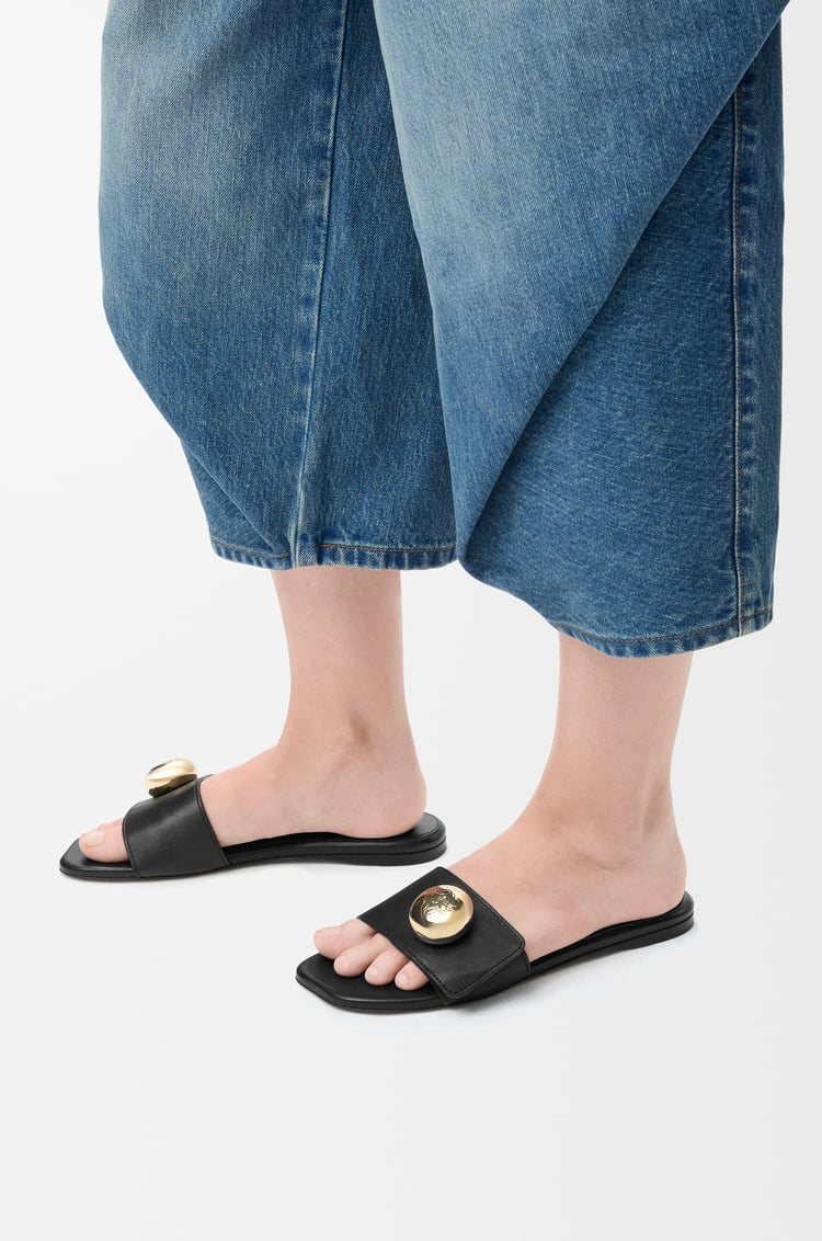 LOEWE Pebble 柔軟小牛皮涼鞋 黑色