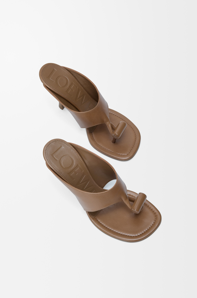 LOEWE Toggle sandal in shiny smooth calfskin Oak