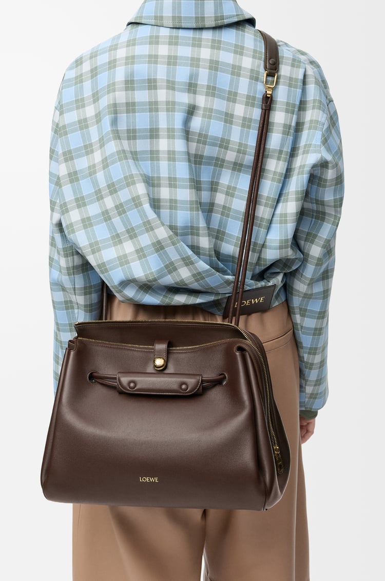 LOEWE Borsa Madrid piccola in morbida pelle di vitello Brownie Scuro