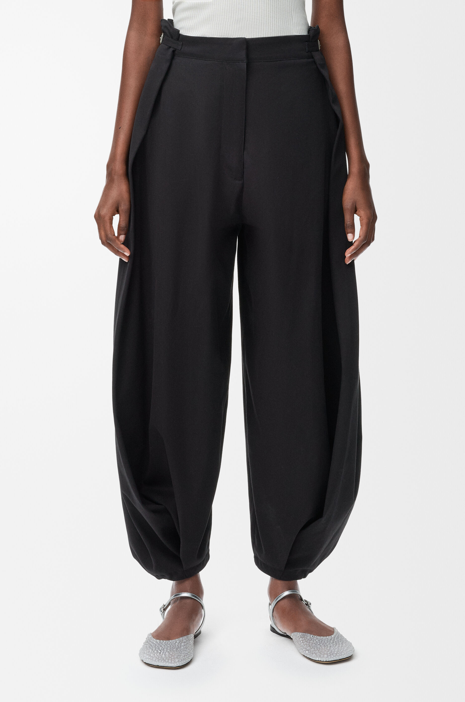 ドレープ トラウザーズ（コットン&シルク） ブラック - LOEWE