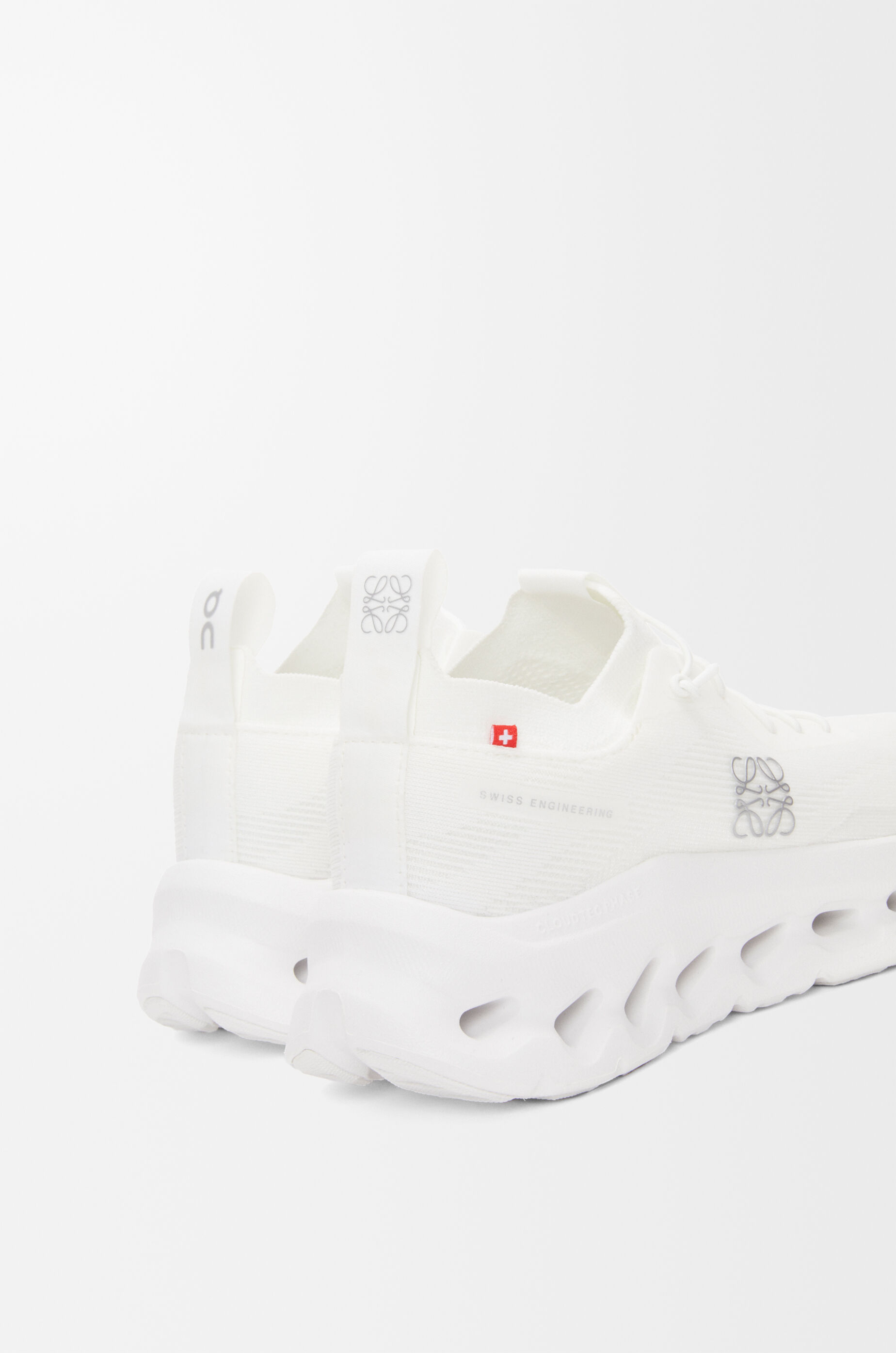 クラウドティルト ウィメンズ スニーカー ホワイト - LOEWE Japan