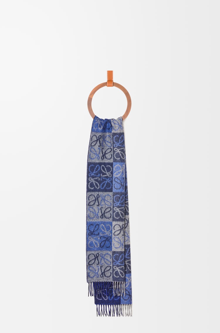 LOEWE チェッカーボード スカーフ（ウール＆カシミヤ） ブルー