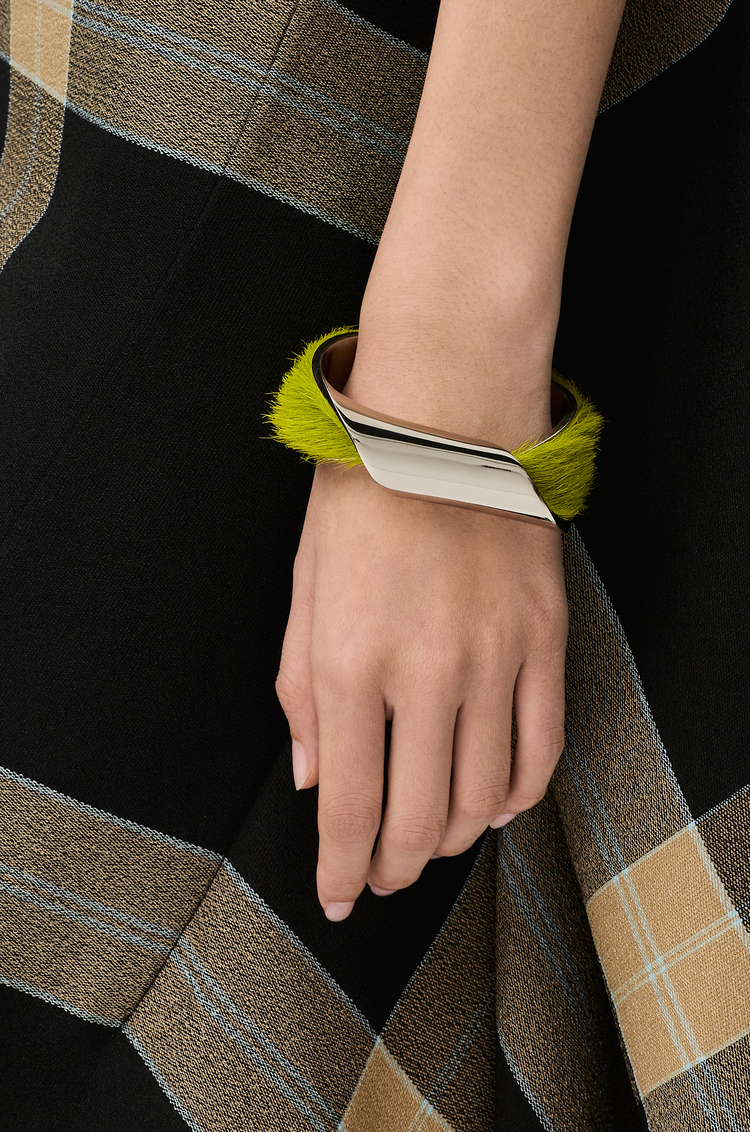 LOEWE Thin twisted cuff in hairy calfskin Silver/Lime