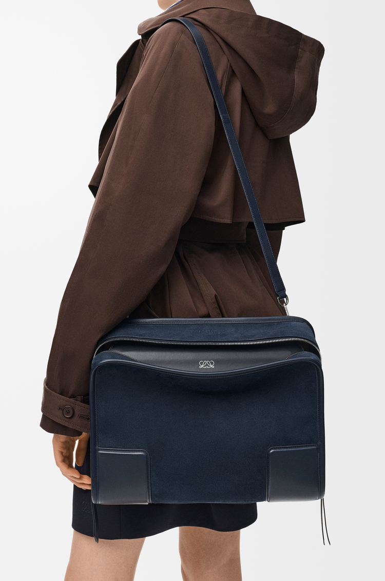 LOEWE Grand sac Amazona 180 en cuir velours Bleu Marine Profond