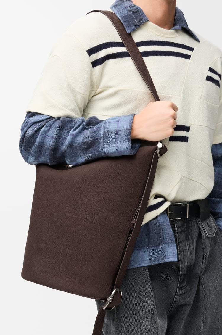 LOEWE Loop bucket in grained nubuck Dark Chestnut