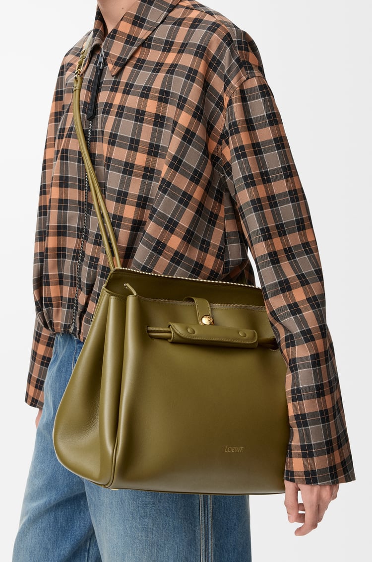LOEWE Borsa Madrid grande in morbida pelle di vitello Oliva