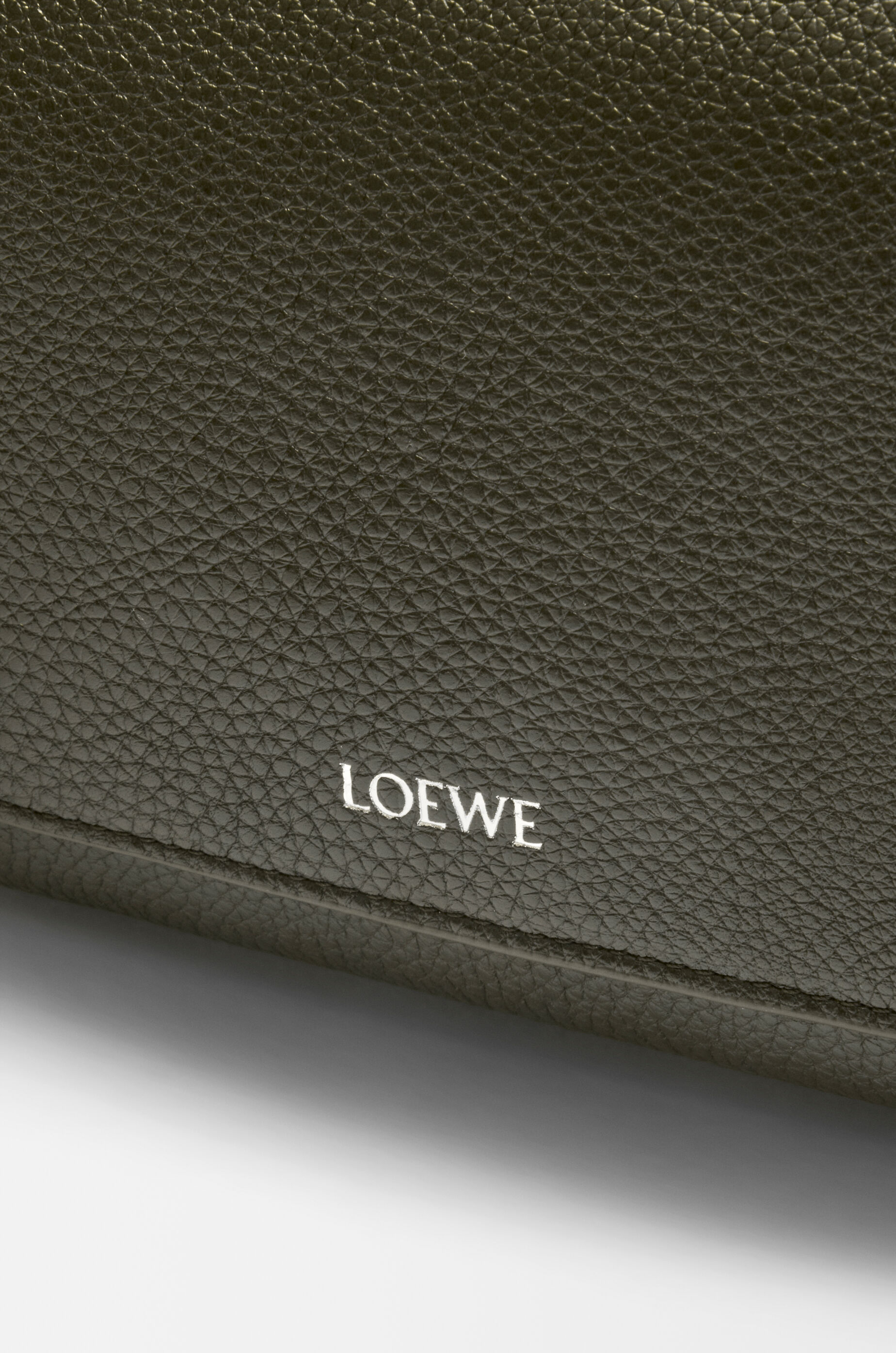 Small Pebble messenger bag in supple grained calfskin Green