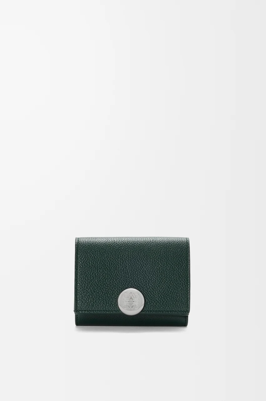 Pebble trifold wallet in pebble grained calfskin