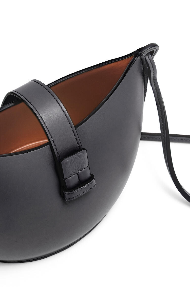LOEWE Moulded Bucket bag in calfskin Black
