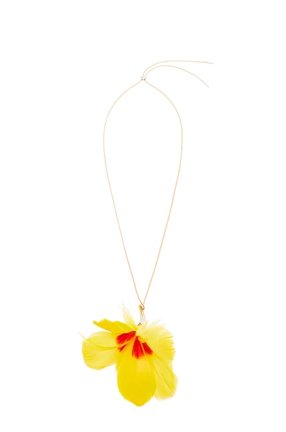 LOEWE Collier pendentif hibiscus en plumes et laiton ARGENT/JAUNE plp_rd