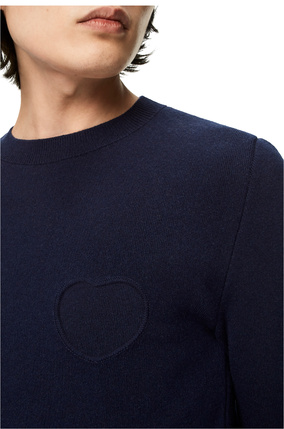 LOEWE Jersey de lana con orificio en forma de corazón Marino