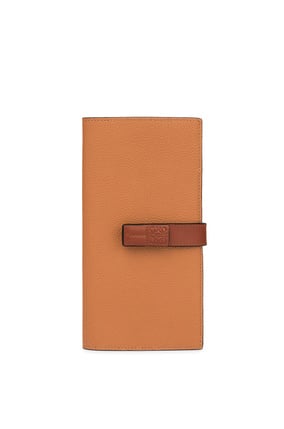 LOEWE Large vertical wallet in grained calfskin Light Caramel/Pecan plp_rd