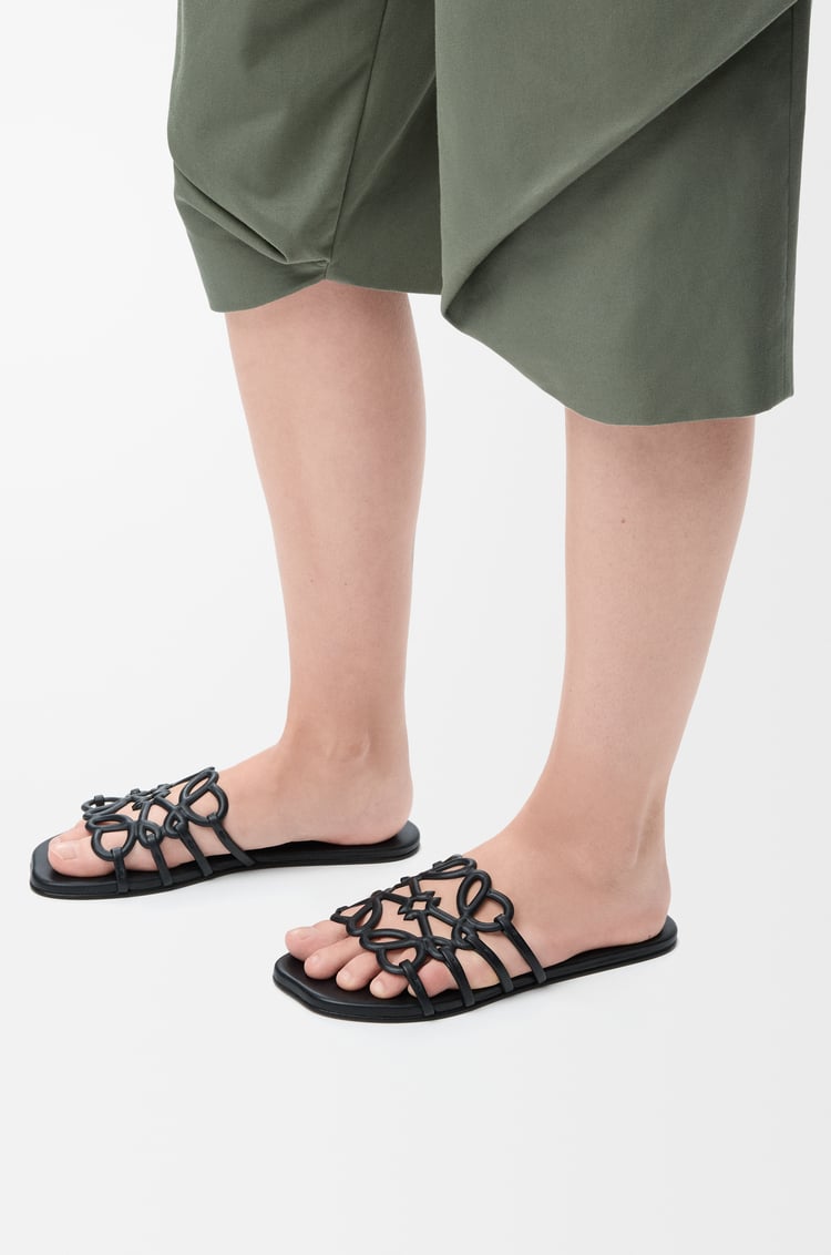 LOEWE Petal Anagram slide in soft calfskin Black