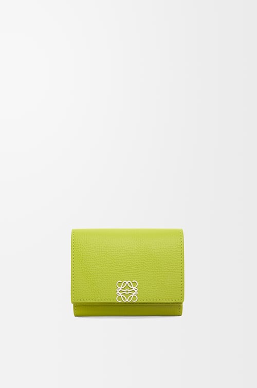 LOEWE Cartera con tres pliegues Anagram en piel de ternera Verde