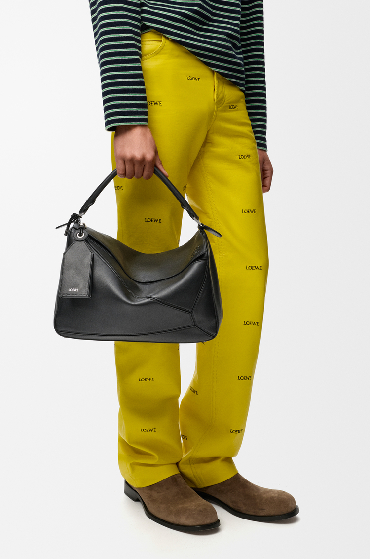 LOEWE Bolso Featherlight Puzzle grande en piel napa de cordero Negro
