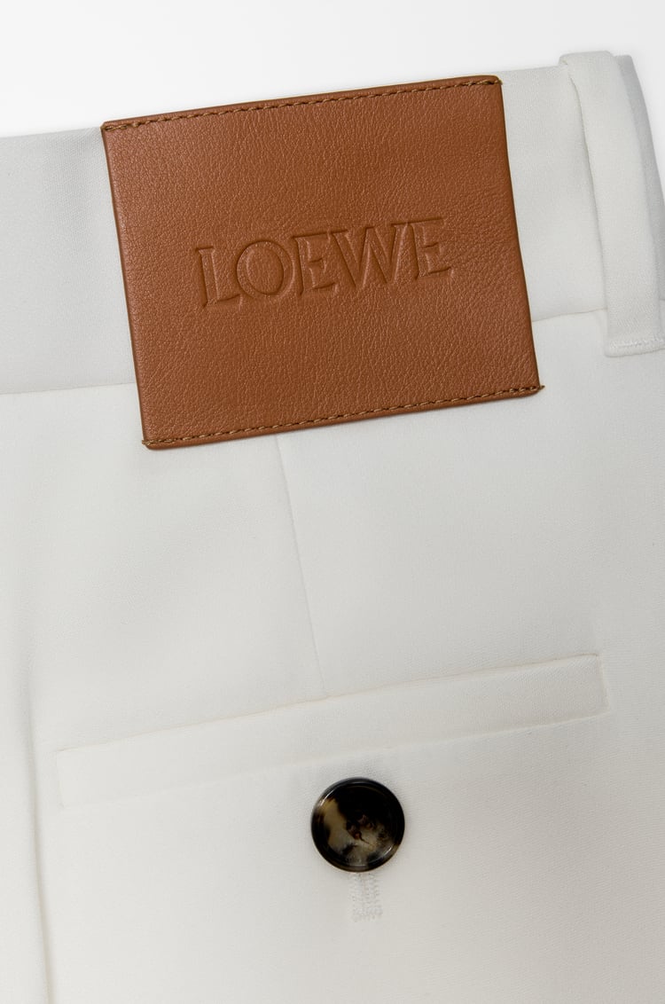 LOEWE Pantalón corto en mezcla de viscosa elástica Blanco
