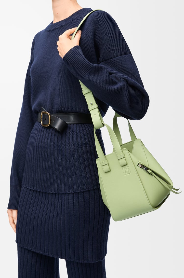 LOEWE ハンモックバッグ コンパクト（クラシックカーフ） ライトペアー
