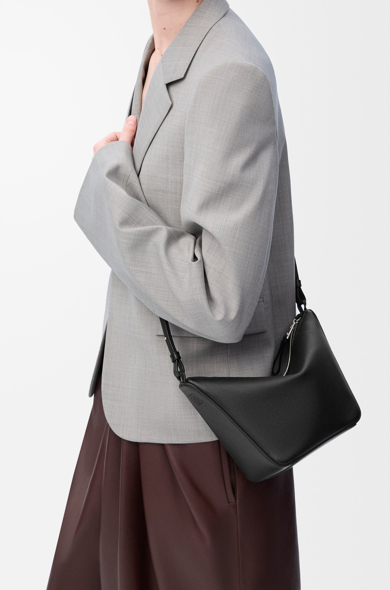 LOEWE Mini Hammock Hobo en piel de ternera Negro plp_rd