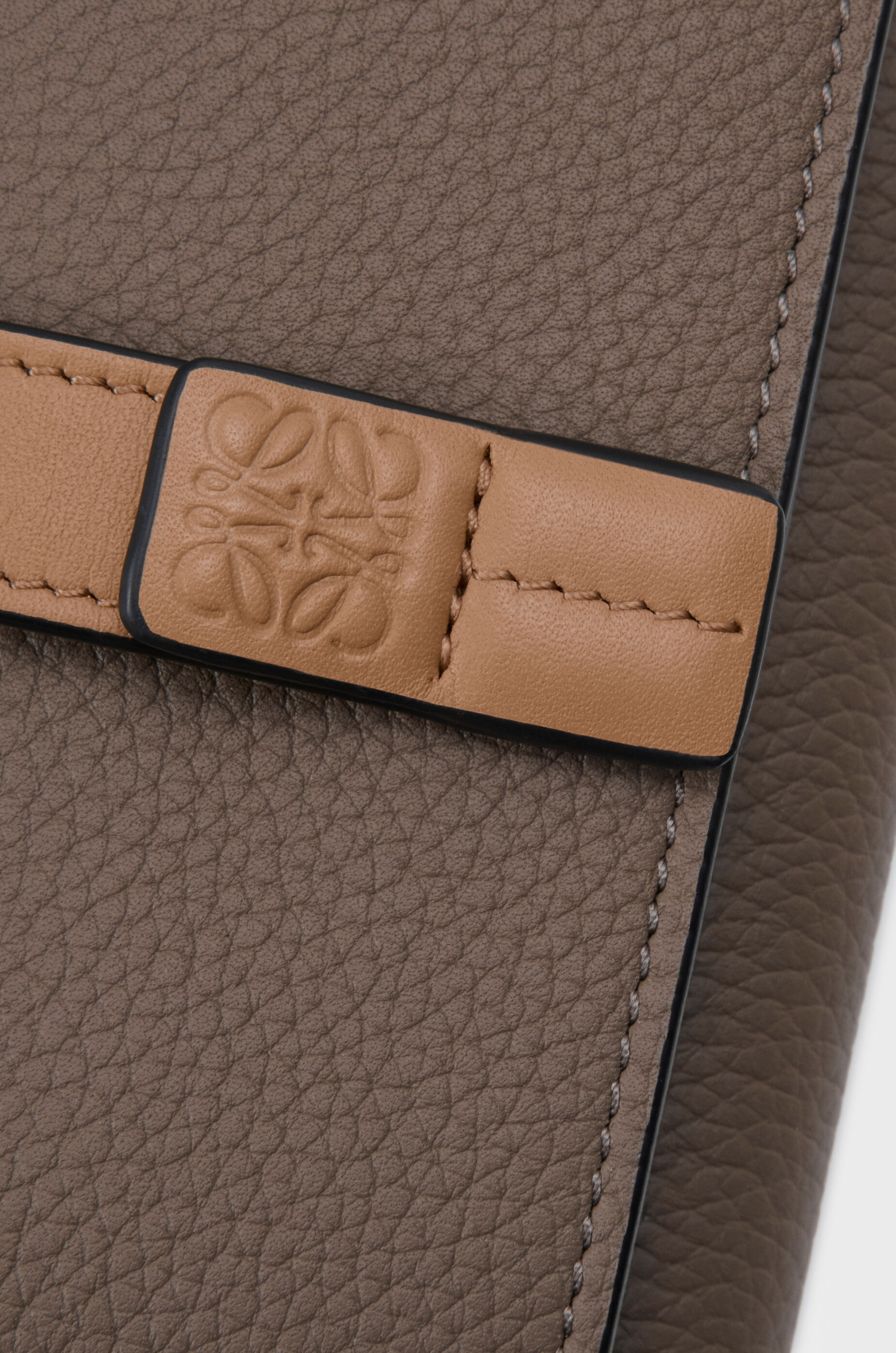 日本限定”ウォレットが登場！ エディターが「ロエベ」の財布を支持する