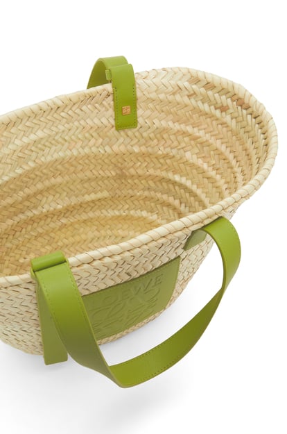 LOEWE Basket bag in palm leaf and calfskin Natural/Meadow Green plp_rd