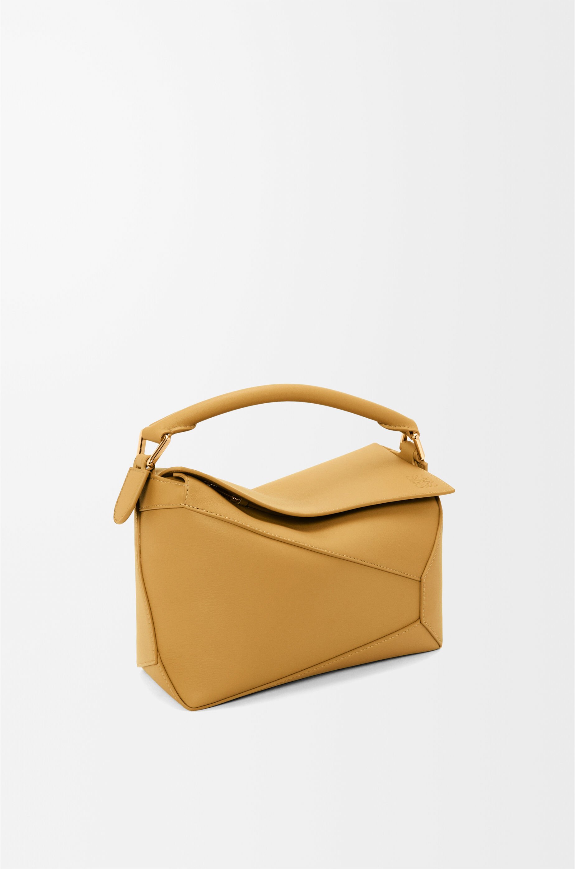 パズルバッグ スモール（クラシックカーフ） ベージュ - LOEWE