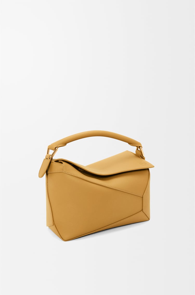 LOEWE 經典小牛皮小型 Puzzle Edge 包款 撒哈拉色