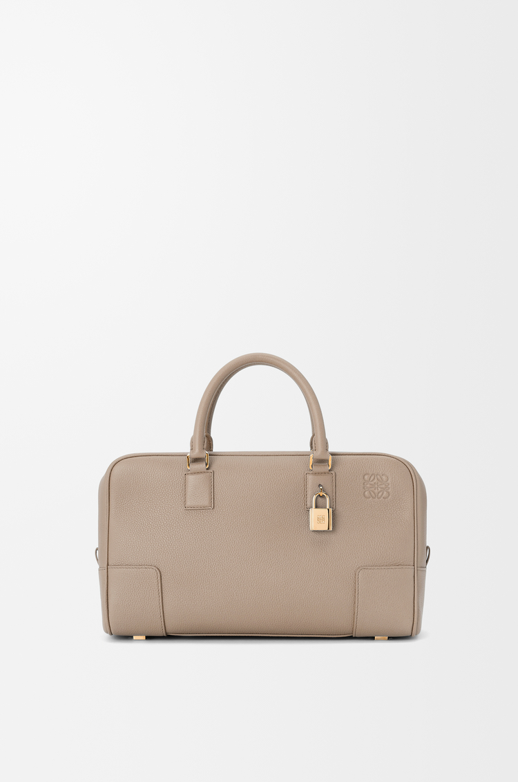 LOEWE Amazona 28 Tasche aus weich gekörntem Kalbsleder Sandfarben