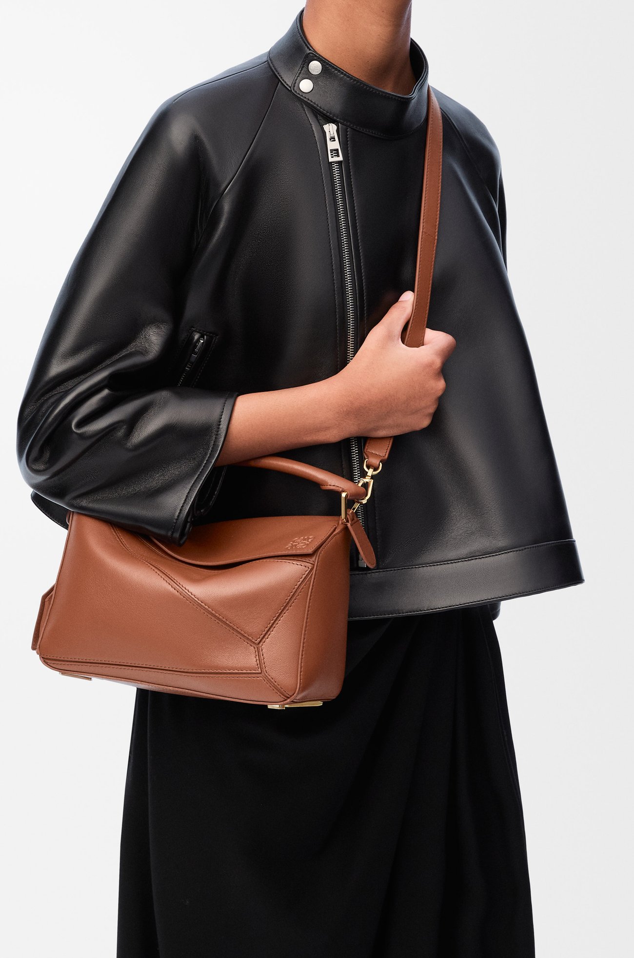 LOEWE フェザーライト パズルバッグ スモール（ナパラム） Pecan