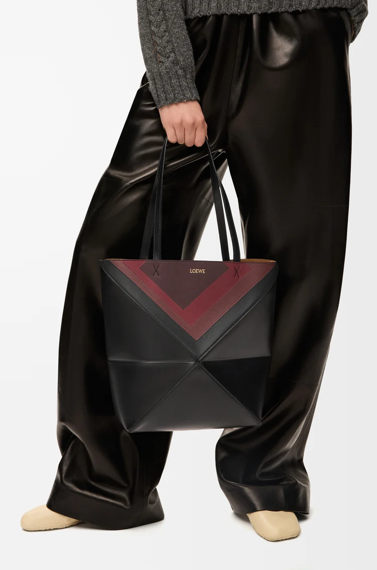 LOEWE Borsa Puzzle Fold Tote media in nappa di vitello Black/Burgundy