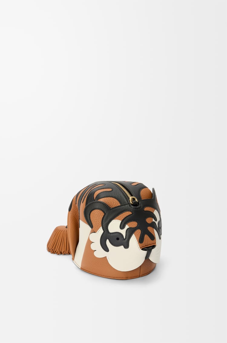 LOEWE Bolso Tiger en piel de ternera Coñac