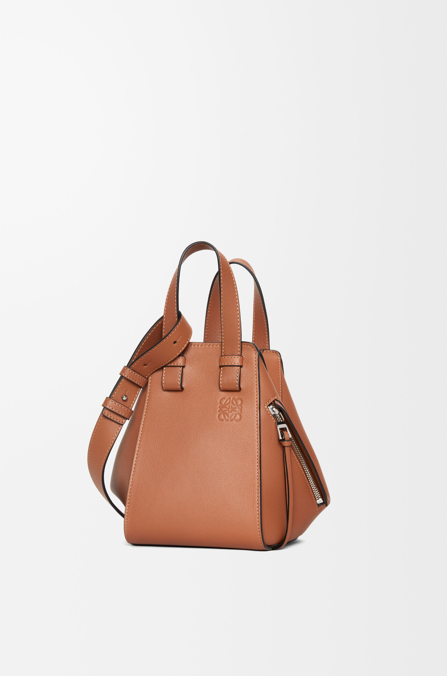ハンモックバッグ スモール（クラシックカーフ） ブラウン - LOEWE