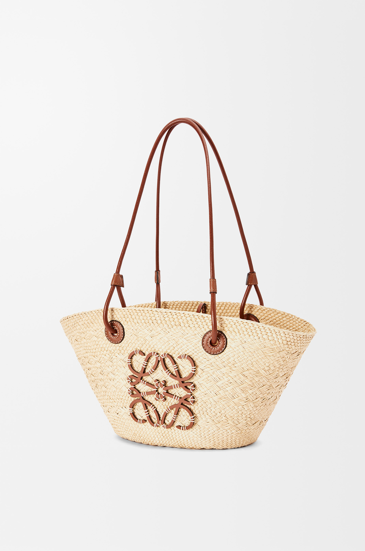LOEWE Small Anagram Basket bag in iraca palm and calfskin Natural/Tan